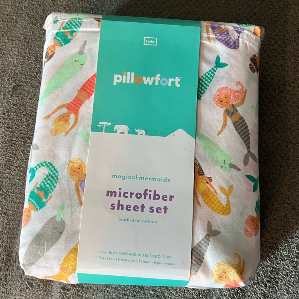 Pillow fort Mermaid Sheet Set. Twin size. New!
